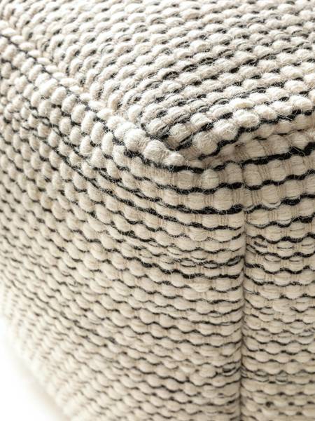 Handgefertigter Woll-Pouf Rocco Beige