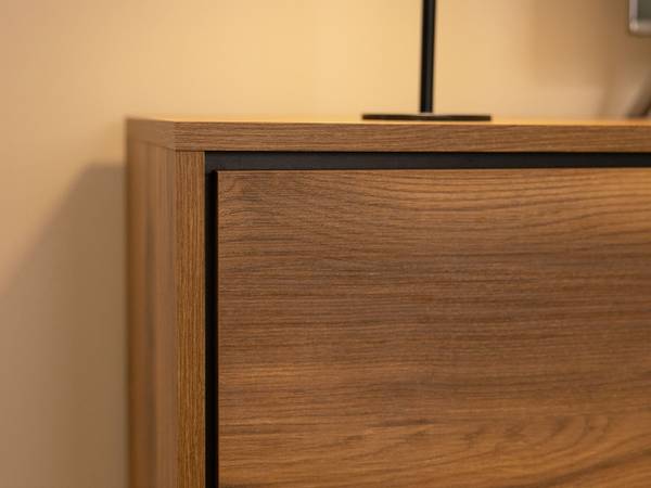 TV-Lowboard Ella Schwarz - Braun - Holzwerkstoff - 190 x 60 x 40 cm
