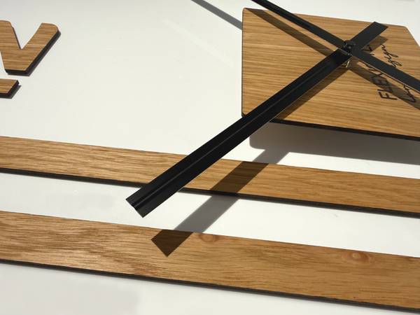 Wanduhr LAMELLEN Braun - Holz teilmassiv - 60 x 60 x 5 cm