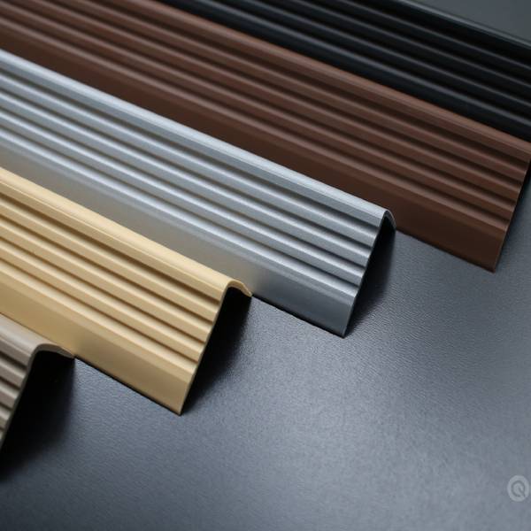 Selbstklebendes Treppenkantenprofil RGP Braun - 5 x 5 x 90 cm