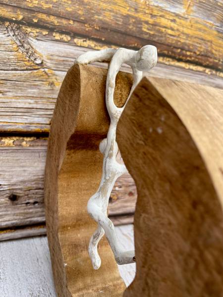 Teamgeist Handgefertigte Kletternde Braun - Weiß - Massivholz - 28 x 30 x 6 cm