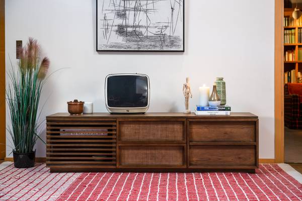 TV-Schrank Jake Braun - Holz teilmassiv - 47 x 50 x 180 cm