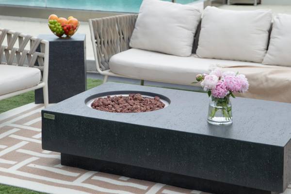 Metropolis Gasfeuertisch aus Beton Grau - Naturfaser - 81 x 35 x 142 cm