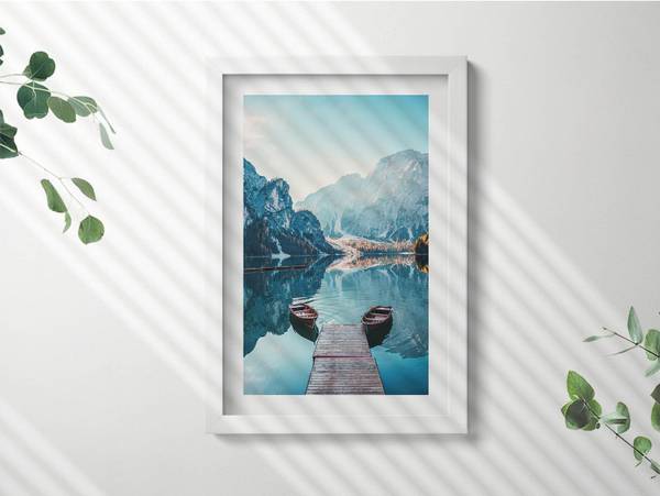 Bild Ruhige Boote auf dem Wasser Weiß - 20 x 30 cm