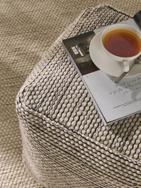 Handgefertigter Woll-Pouf Rocco Beige
