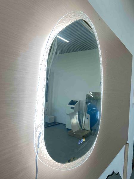 Badezimmerspiegel mit LED Beleuchtung 70 x 90 cm