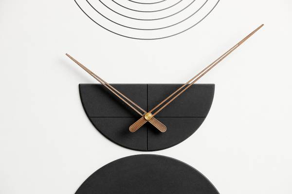 Horloge murale design Arc Solis Blanc - Bois manufacturé - 35 x 60 x 1 cm