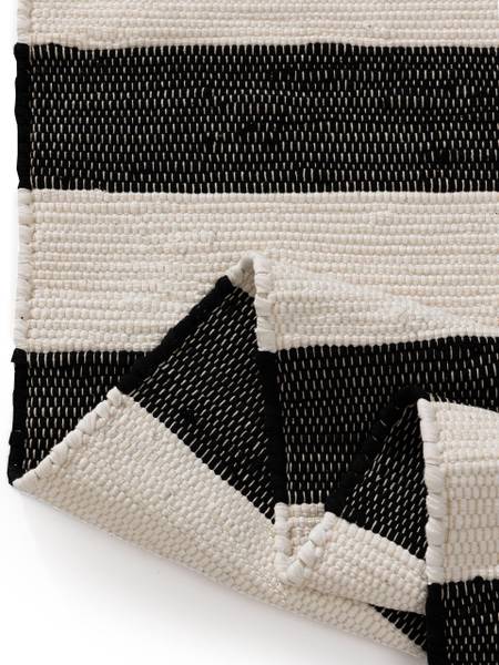 Tapijt van gerecycled materiaal Tom zwart - wit - 70 x 200 cm
