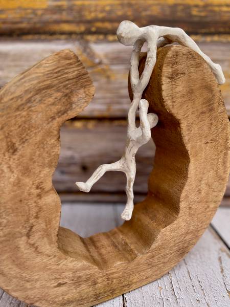 Teamgeist Handgefertigte Kletternde Braun - Weiß - Massivholz - 28 x 30 x 6 cm