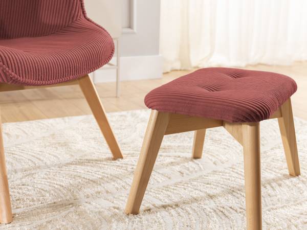 Loungefauteuil met hocker Lenari robijnrood - beukenhouten look