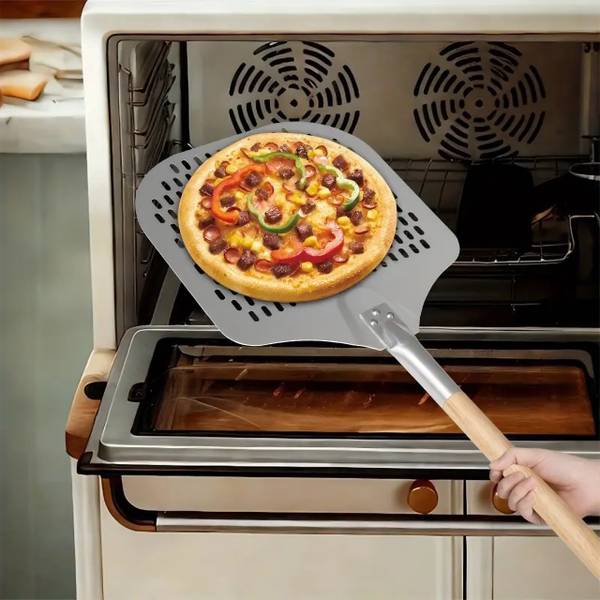 Perforierter Pizzaschieber mit Holzgriff Braun - Silber - Aluminium - 132 x 3 x 31 cm