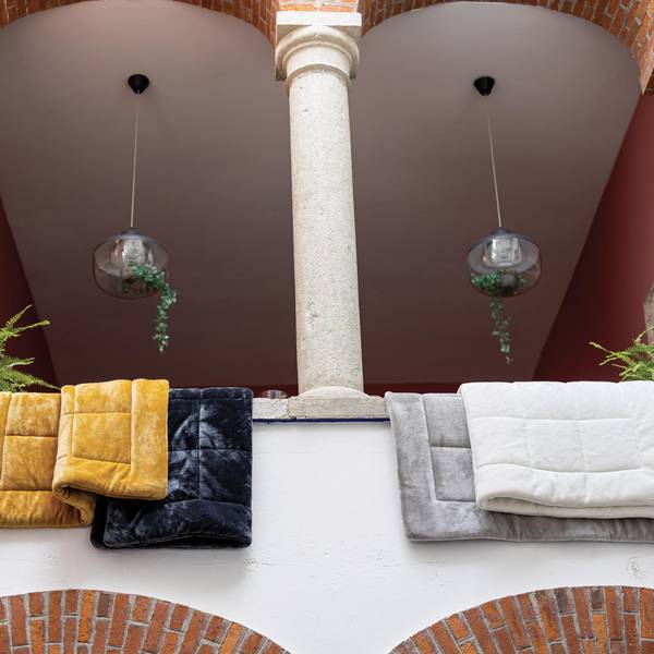 Tagesdecke Betender Grau
