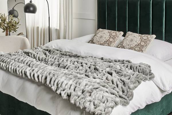 Sprei MACODES grijs - kunstmatig dierenvel - 150 x 2 x 200 cm