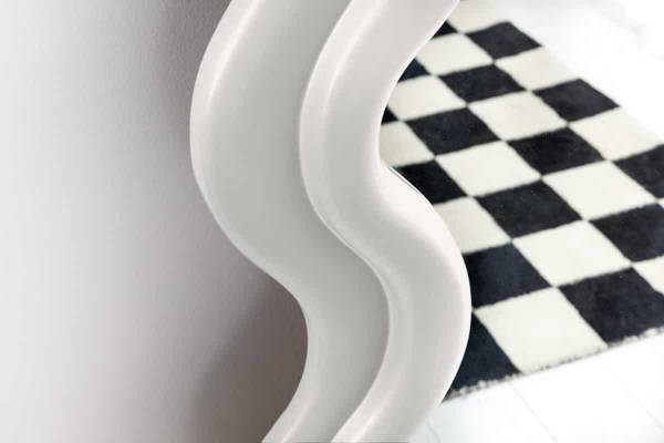 Wandspiegel CURVY Weiß - Glas - Kunststoff - 70 x 160 x 5 cm