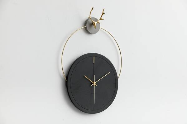 Horloge murale design Halo à bois Noir - Bois manufacturé - Métal - 45 x 65 x 2 cm