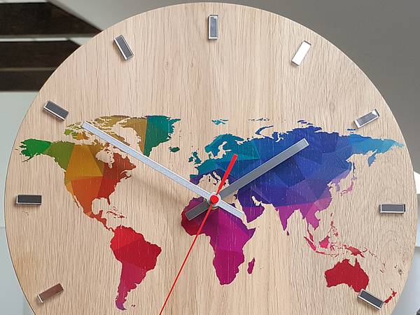 Wanduhr Weltkarte Braun - Holzwerkstoff - 33 x 33 x 4 cm