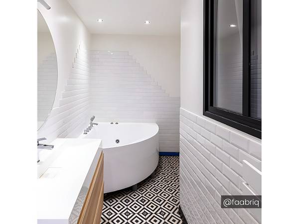 Baignoire balnéo AGYNESS Blanc - Fibres naturelles - 135 x 57 x 135 cm