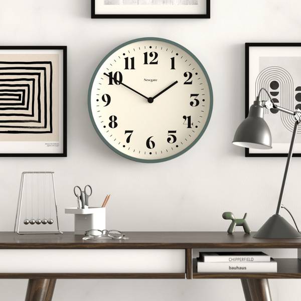 Horloge murale Number Two Theatre Vert - Matière plastique - 45 x 45 x 5 cm