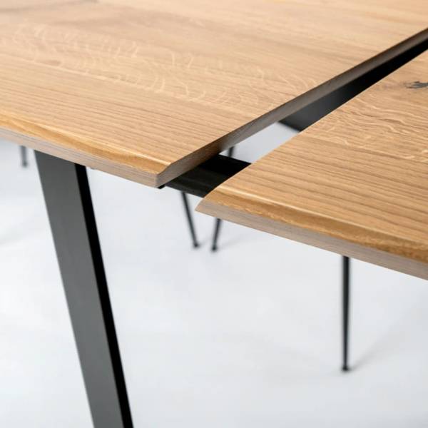 Eichentisch auf Metallbeinen CORTEZ 140 x 80 cm