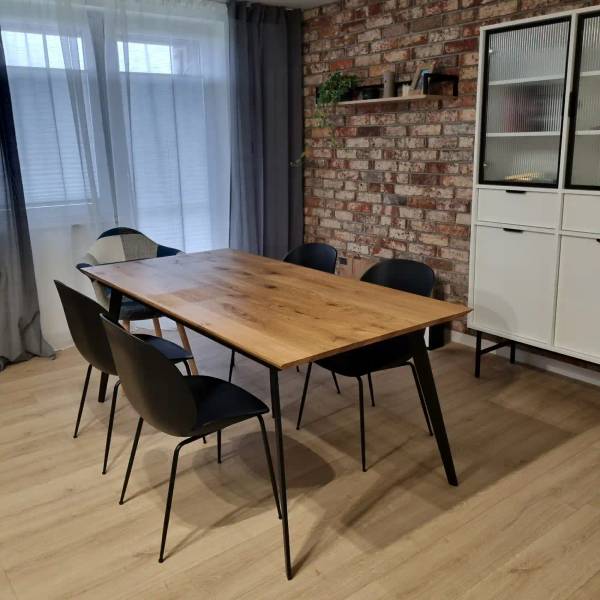 Massiver Tisch mit Metallbeinen VITA II 215 x 100 cm