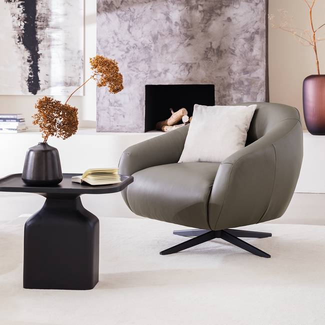 Loungesessel Schwarz Bezug: Echtleder Füße: Eisen, pulverbeschichtet 86 x 75 x 83cm