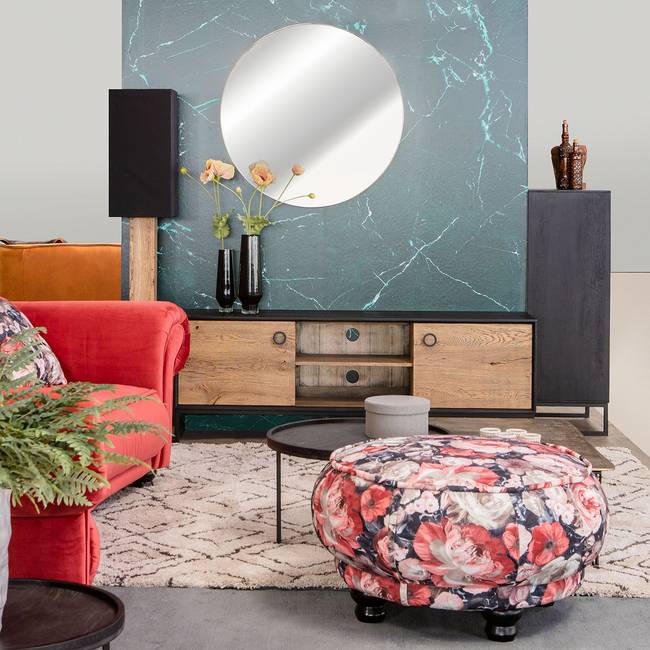 TV-Lowboard Front: Massivholz Eiche, gebeizt & lackiert Korpus: Massivholz Akazie, gebeizt & lackiert Gestell: Metall, lackiert Schwarz/Braun