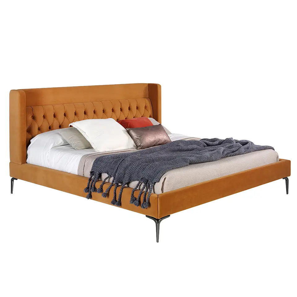 Bett mit und Stahlf眉脽en Samtpolsterung