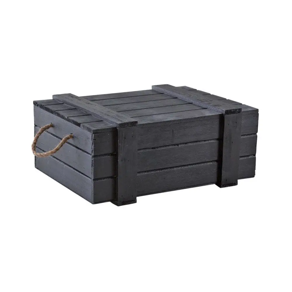 Kiste aus schwarz gestrichenem Holz