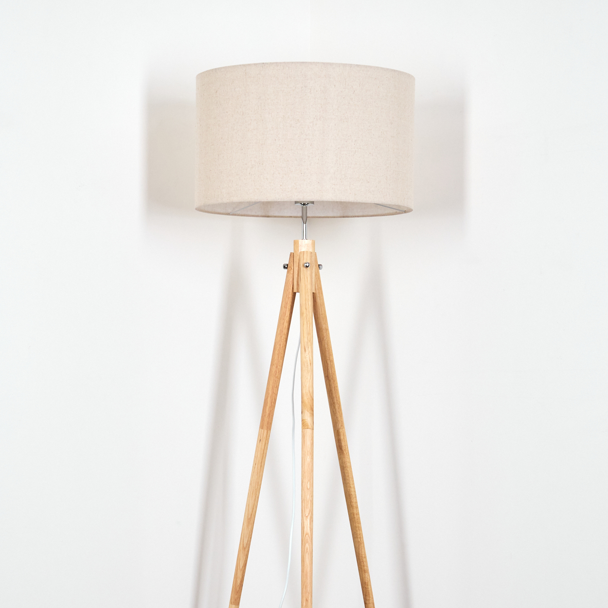 HOFSTEIN Stehleuchte Flemming, Stehlampe aus Metall/Stoff in Schwarz/Beige/ Weiß, Leuchte im Boho-Style, skandinavisches Design ( 50 cm), Höhe 162 cm, mit Fußschalter, 1 x E27, ohne Leuchtmittel