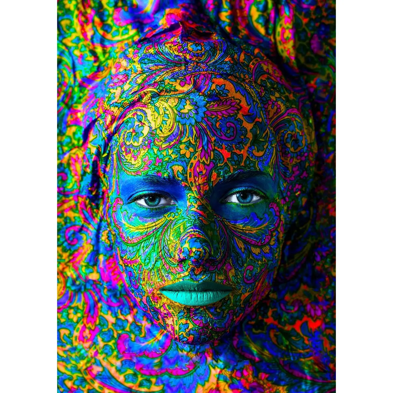 Puzzle Frau mit farbigem Kunst Make up