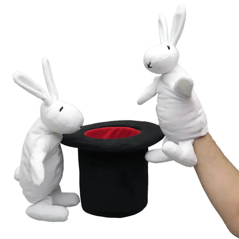 und Handpuppe einem Kaninchen Hut aus
