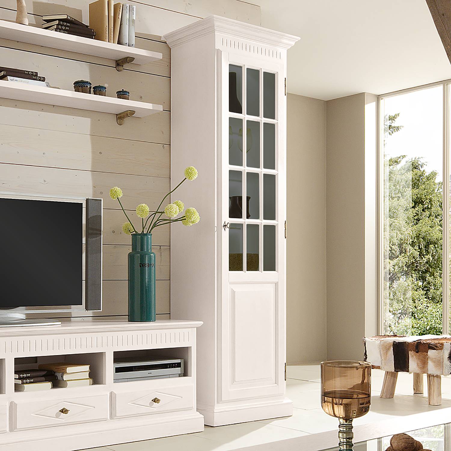 home24 Ridgevalley Vitrinenschrank La Carlotta II Landhaus Creme Massivholz Pinie 65x217x46 cm (BxHxT) 1-türig