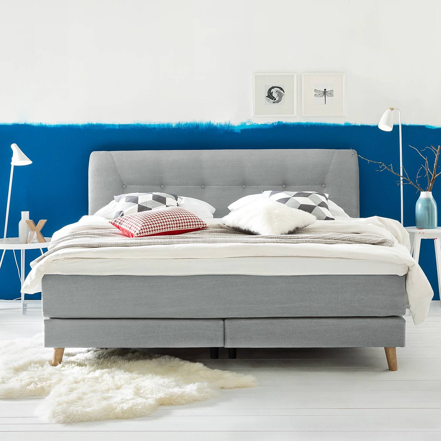 home24 Mørteens Boxspringbett Mälby 200x200 cm Webstoff Hellgrau mit Topper