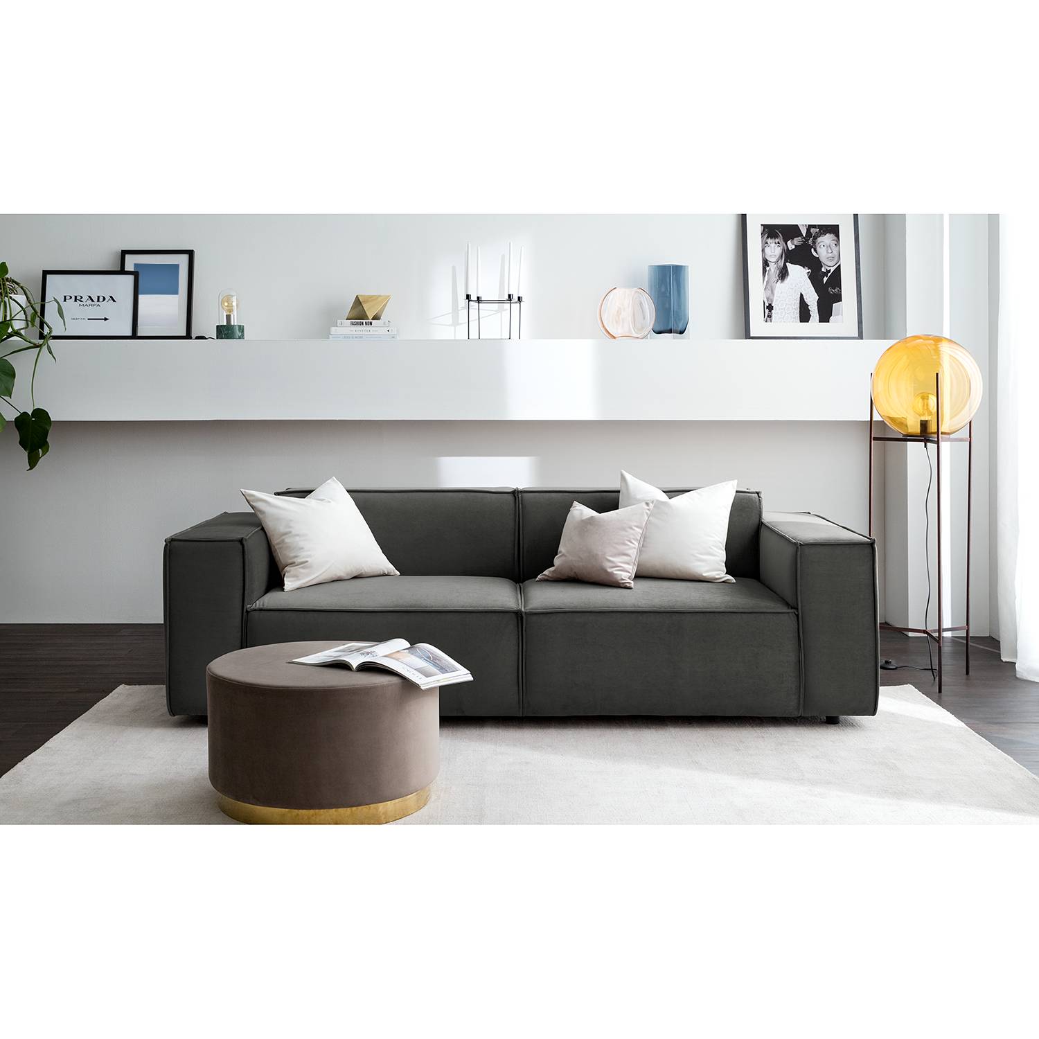 home24 Sofa Kinx II 2,5-Sitzer Rauchgrün Samt 223x71x96 cm (BxHxT) Glamour