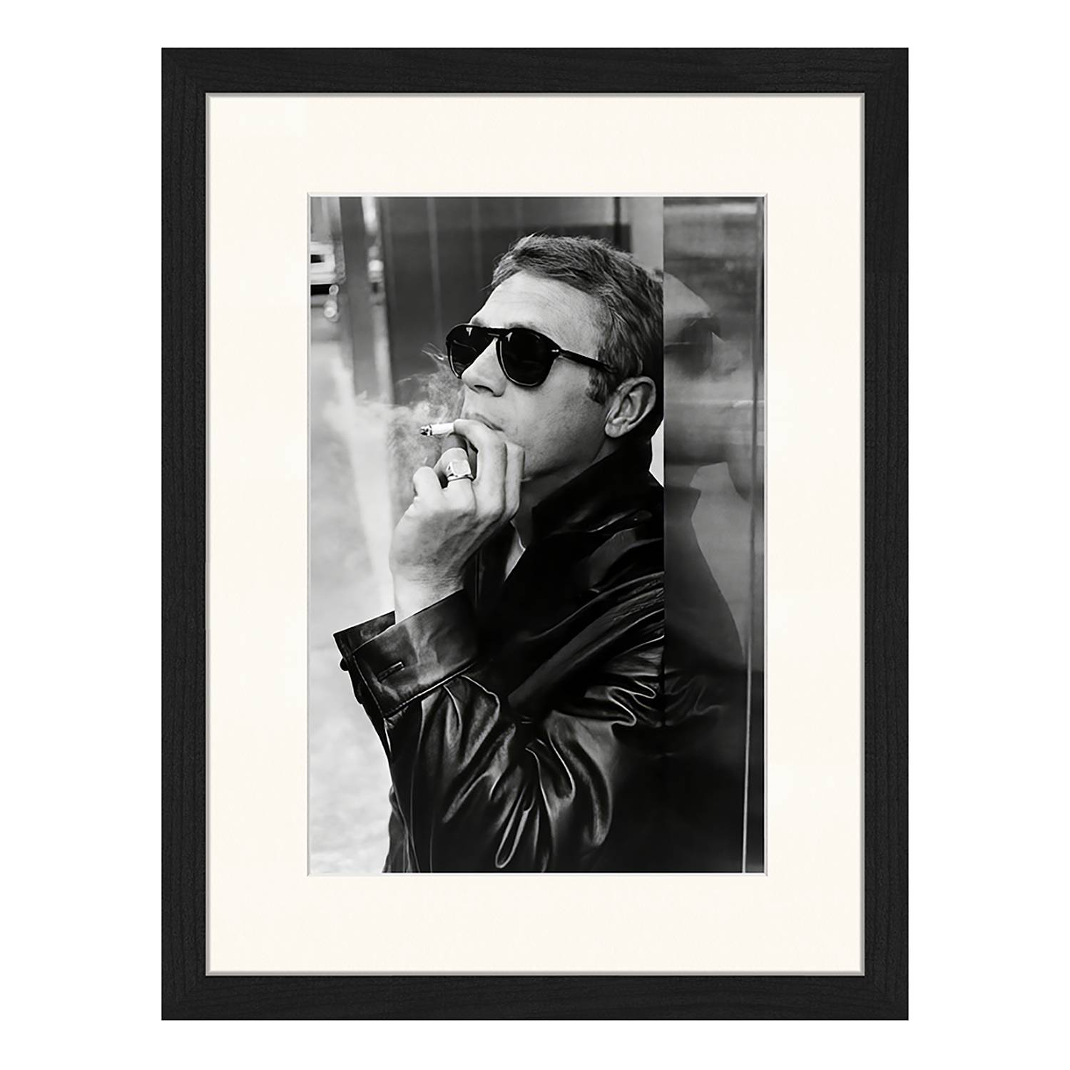 Bild Steve McQueen smoking a Ciggy