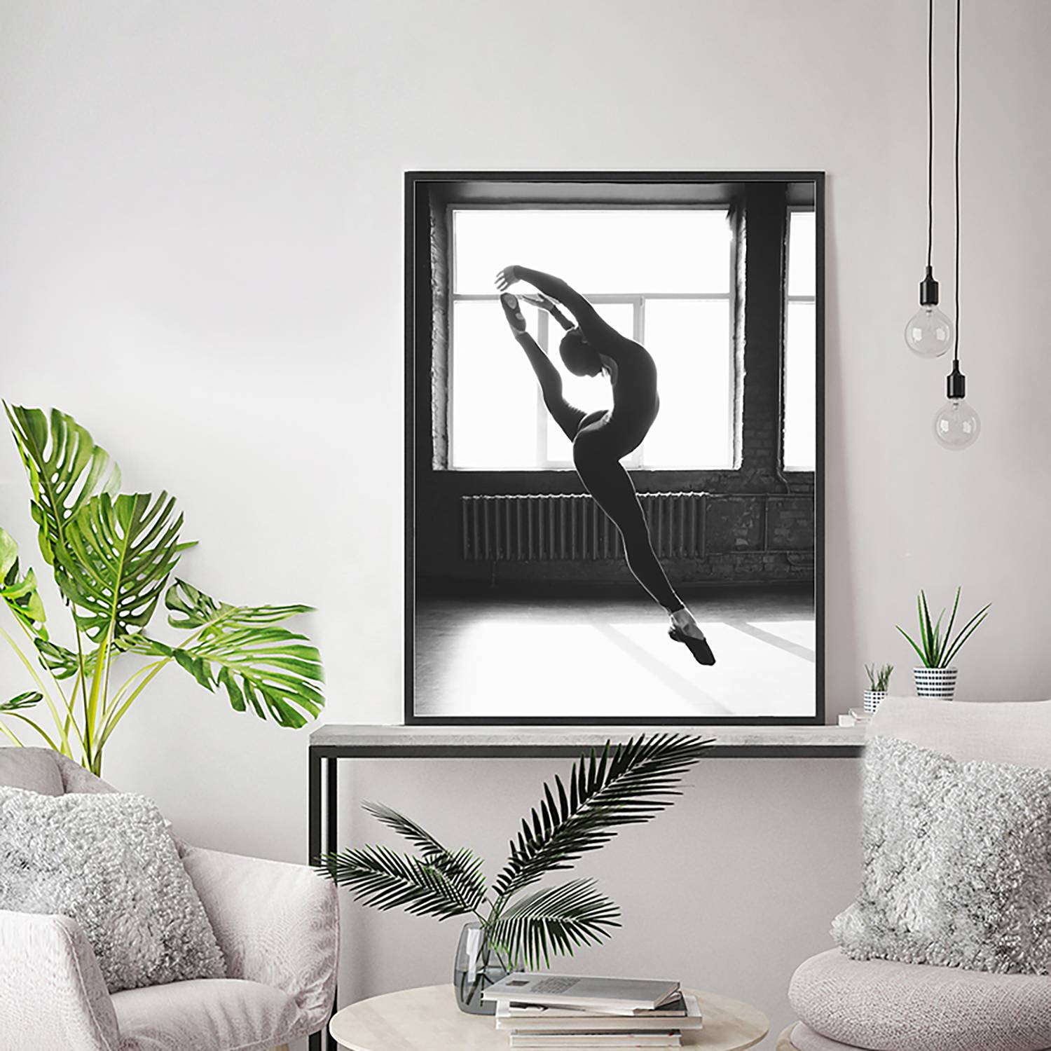 Bild Ballerina Dancing Indoors 