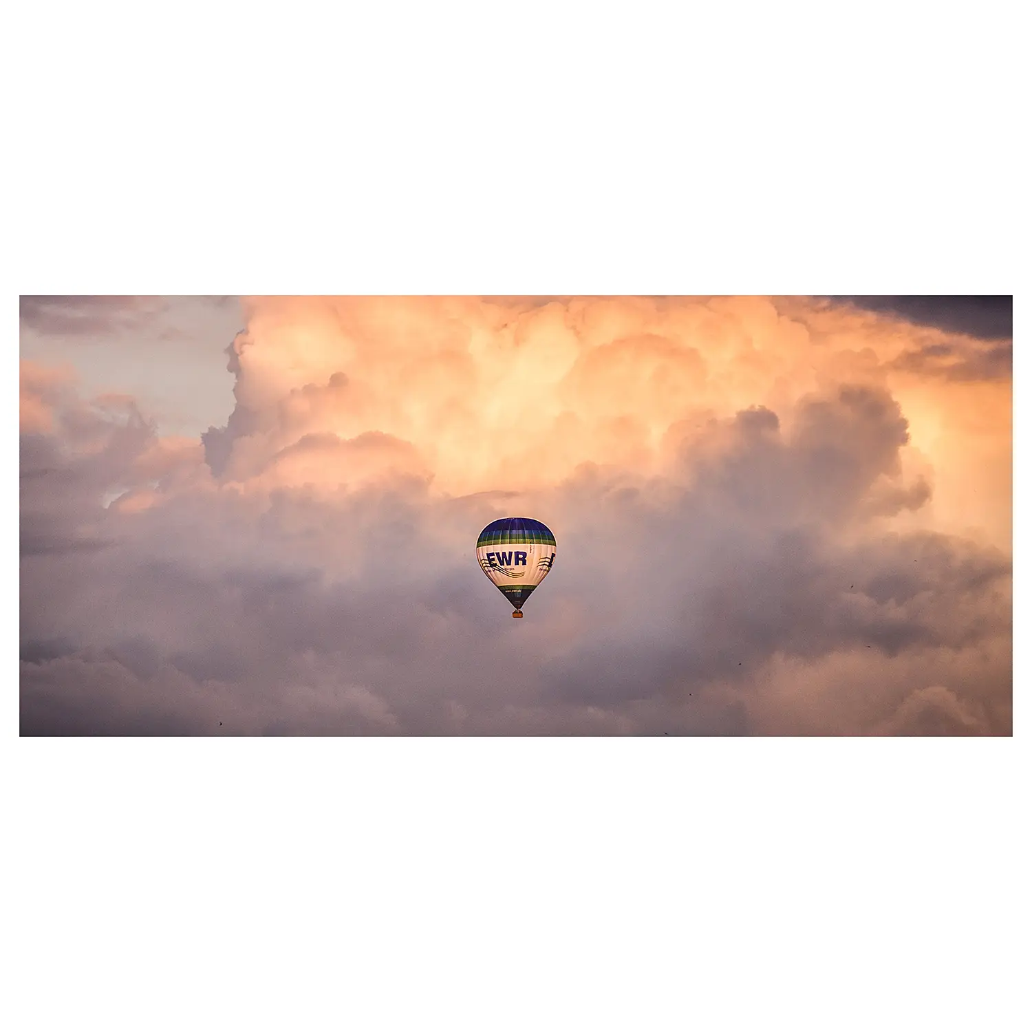 Flying Leinwandbild Balloon