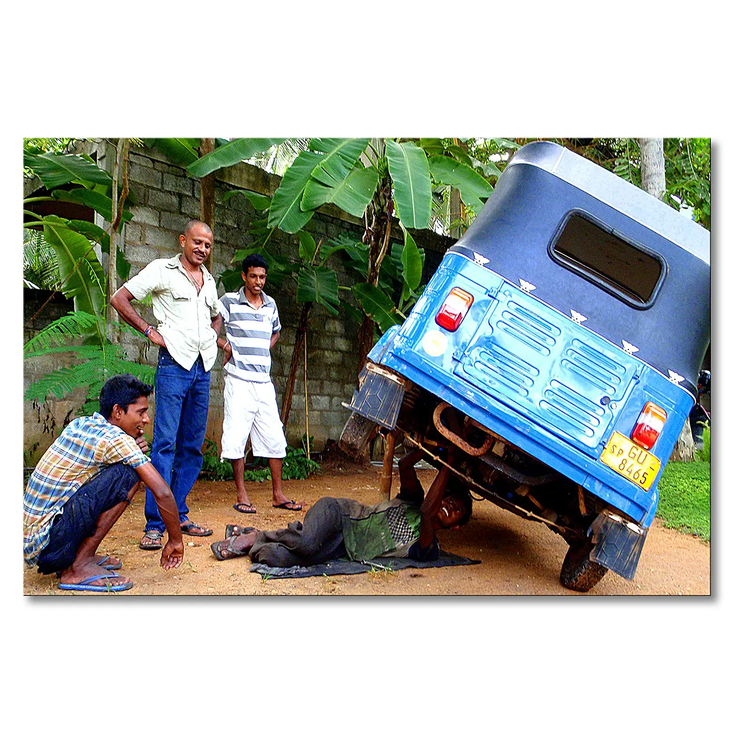 Leinwandbild Repair Car Srilankan