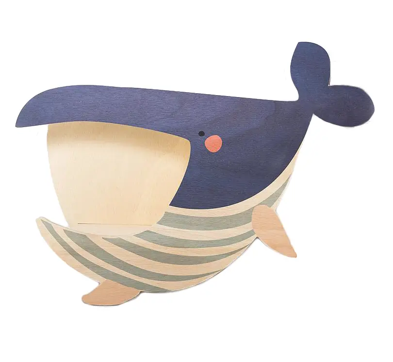 Blau-wei脽es Regal in Form eines Wals.