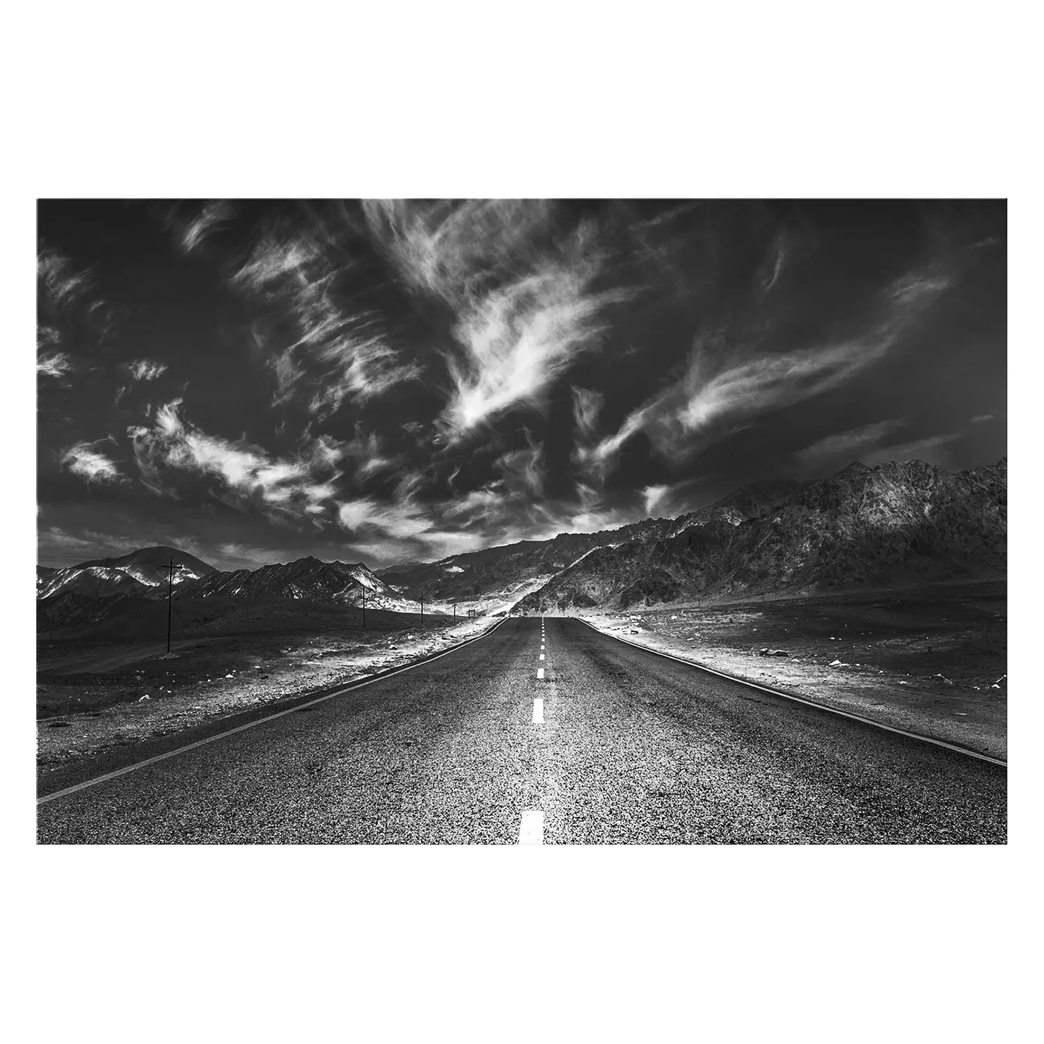 Black Bild Lonely Road