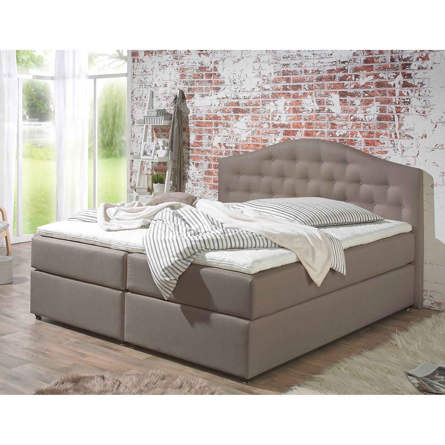 home24 Maison Belfort Boxspringbett Ansmark 200x200 cm Strukturstoff Taupe mit Matratze Modern