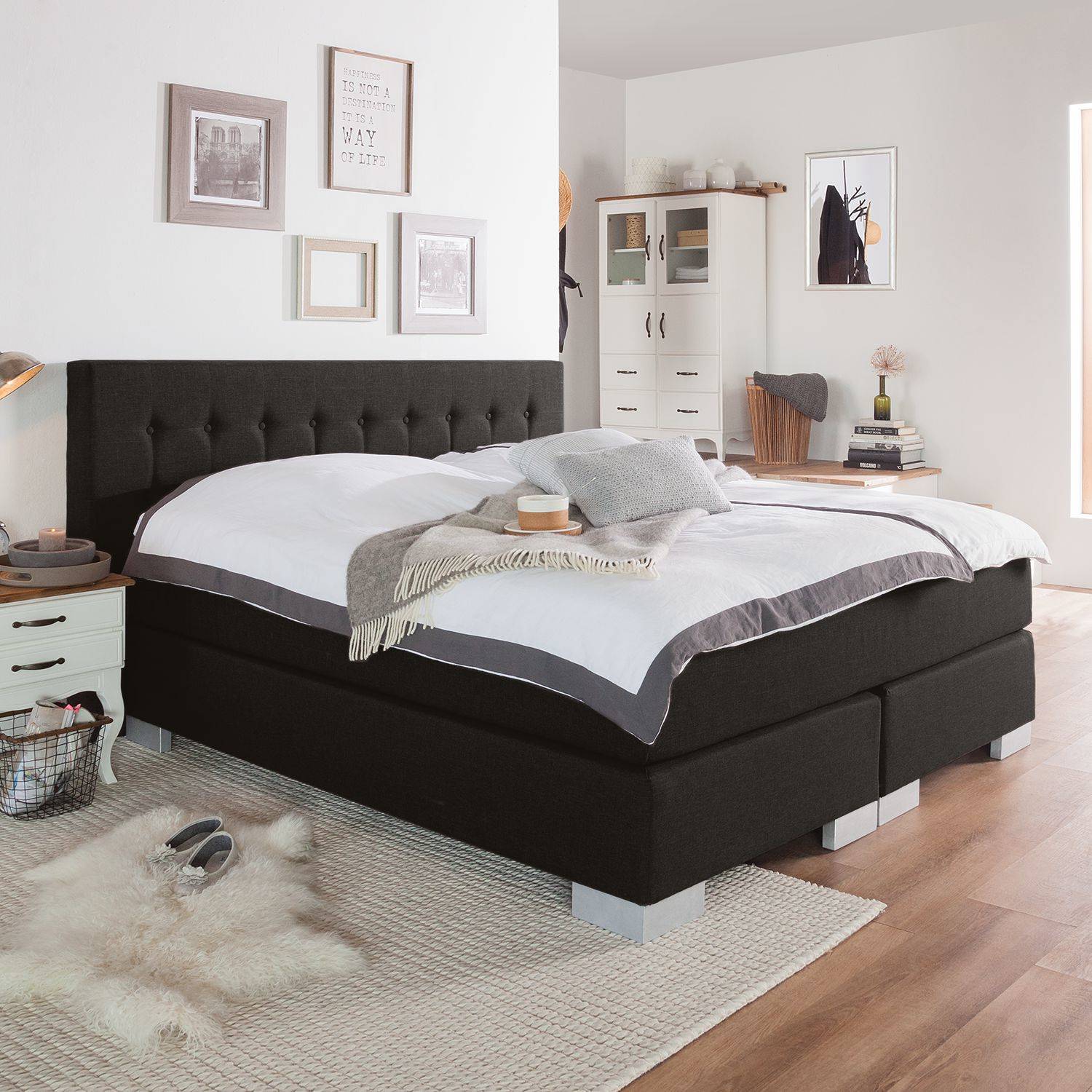 home24 Fredriks Boxspringbett Loimaa 200x200 cm Webstoff Schwarz mit Topper