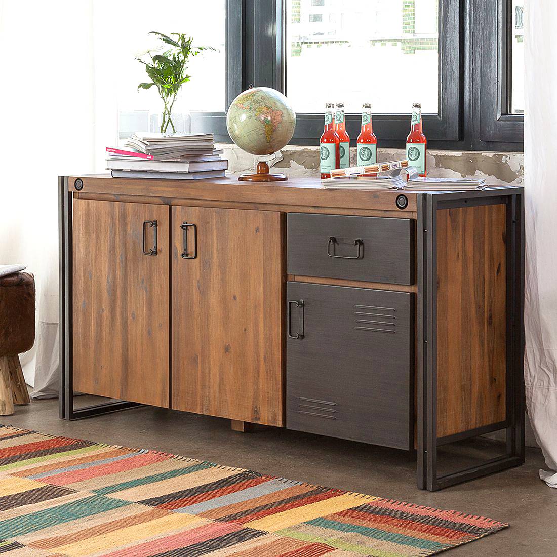 Sideboard Manchester Akazie massiv/Metall home24