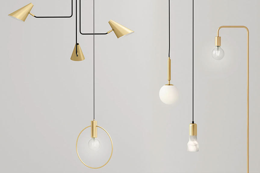 Goldene Lampen im minimalistischen Design