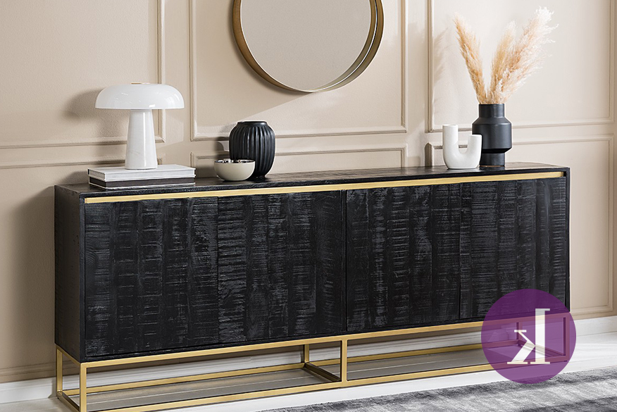 Must-have Sideboard Nooble der home24 Exklusivmarke kollected aus dunkel lasiertem Mangoholz mit goldenem Metallgestell.