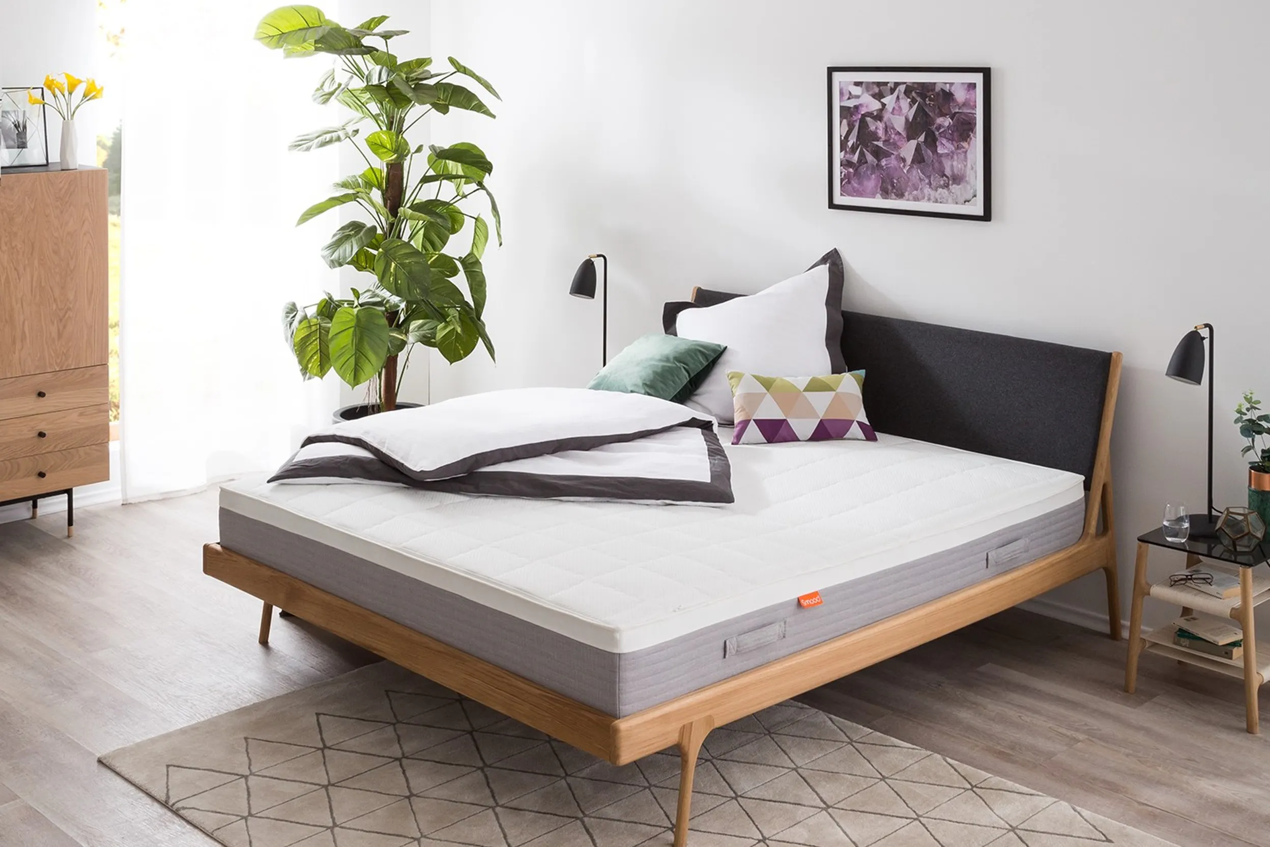Bett mit Retro-Look mit wendbarer Boxspringmatratze
