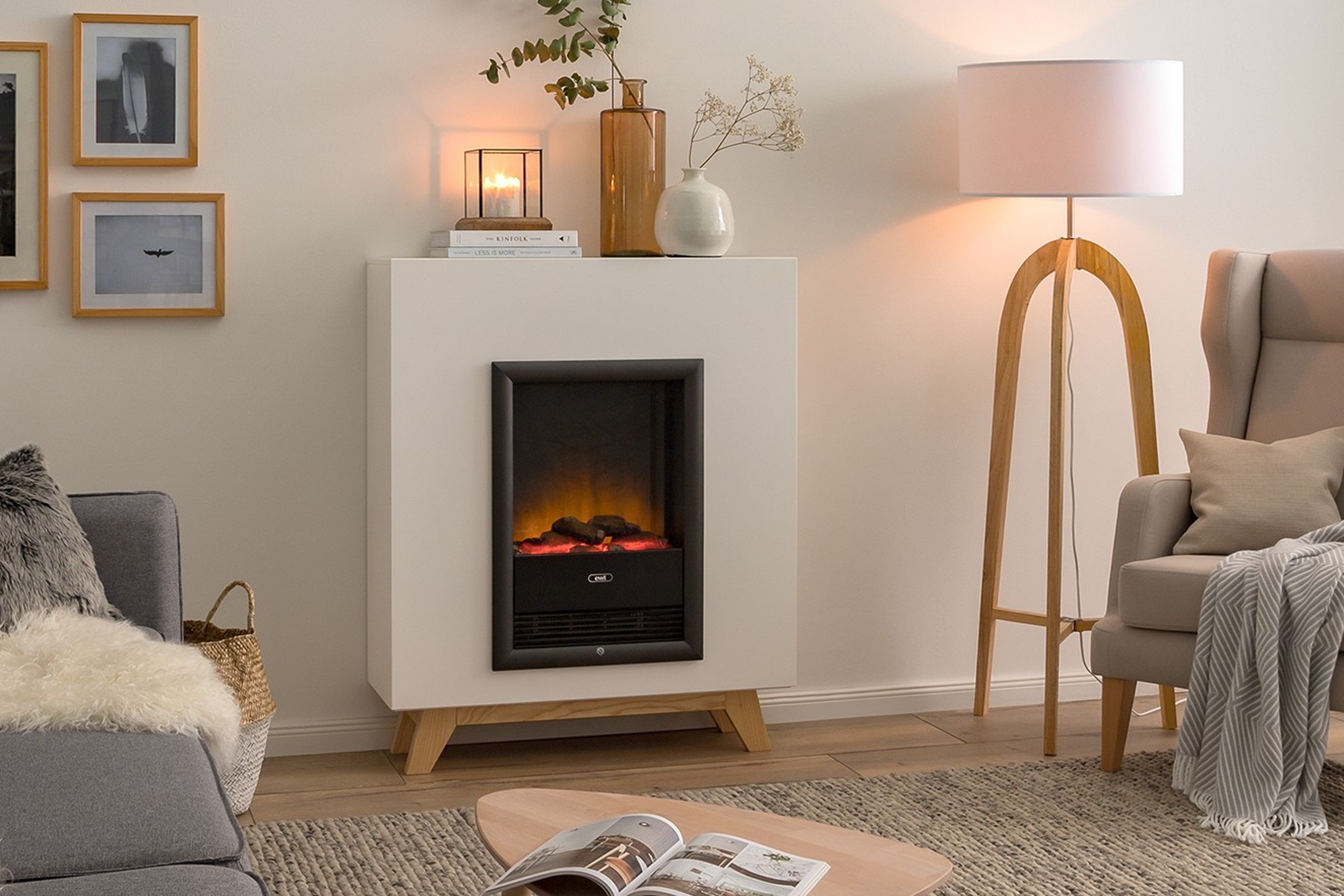 Sfeerhaard, wollen kleed en fauteuil