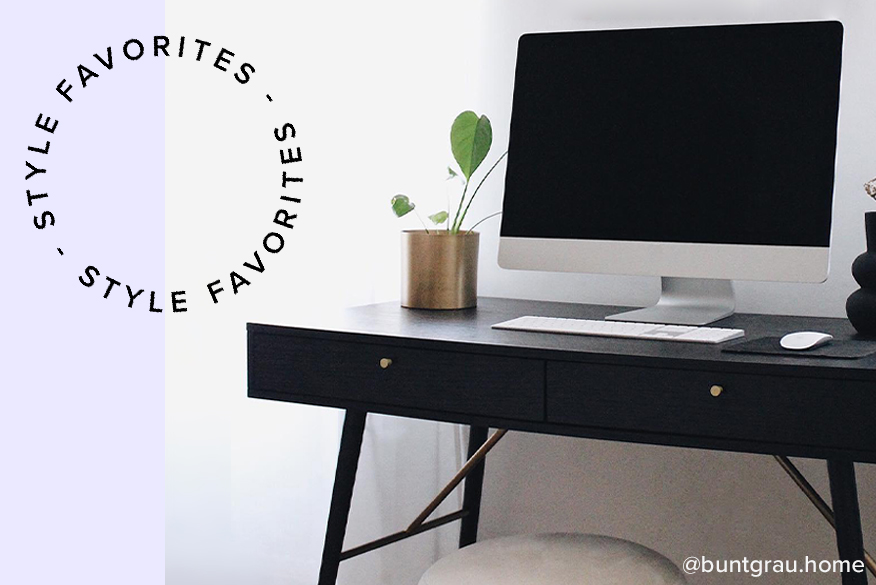Schickes Homeoffice mit schwarzem Holztisch und Polsterstuhl als Alternative zum klassischen Bürostuhl