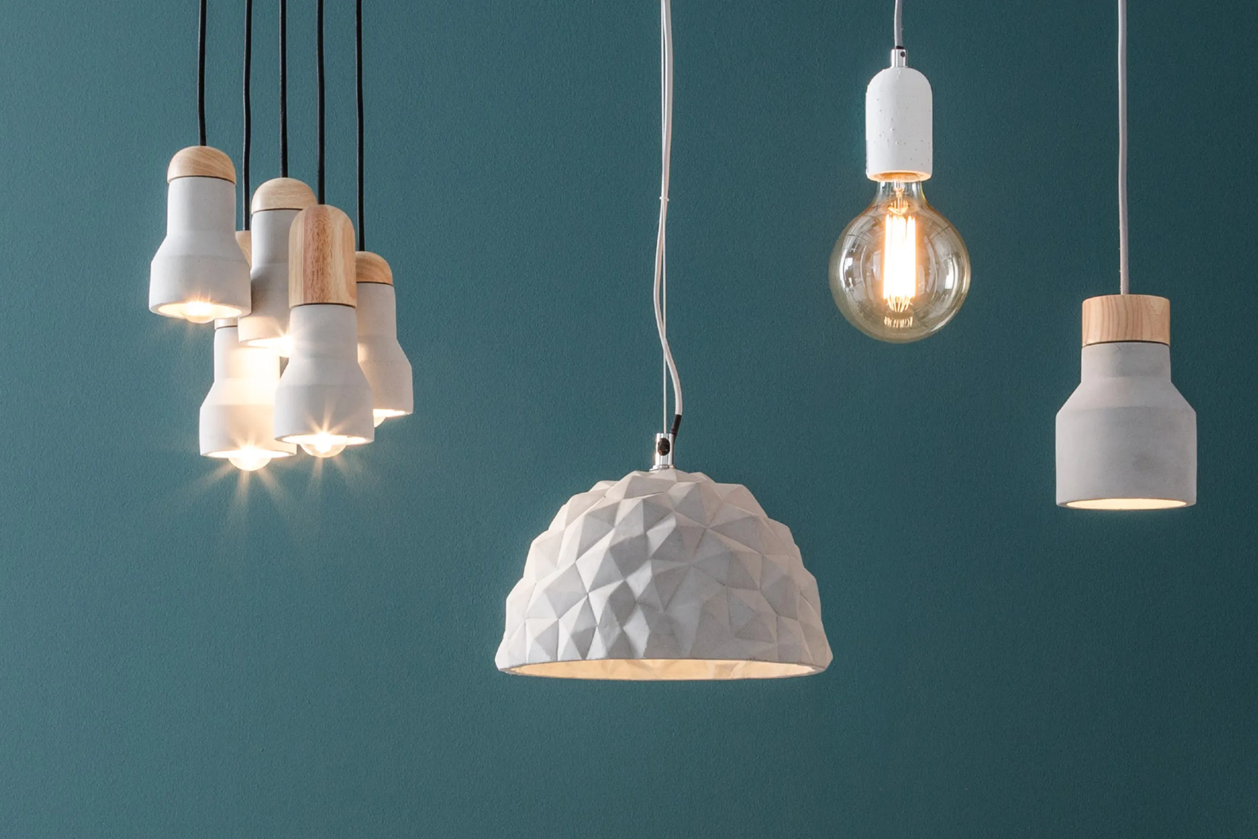 Diverse Pendellampen in Beton-Optik