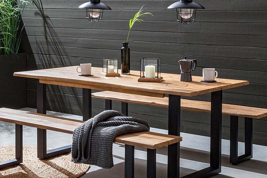 Tuintafel en tuinbanken in industrieel design